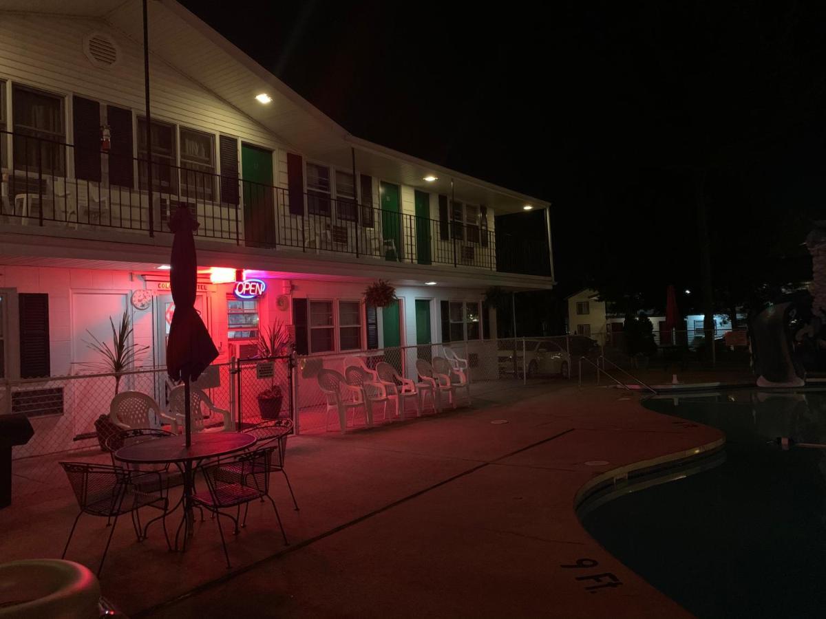 Colonial Motel Wisconsin Dells Extérieur photo