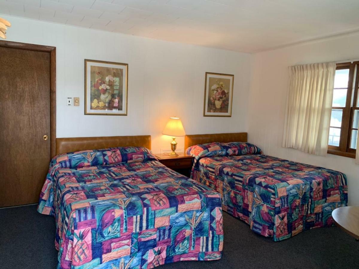 Colonial Motel Wisconsin Dells Extérieur photo