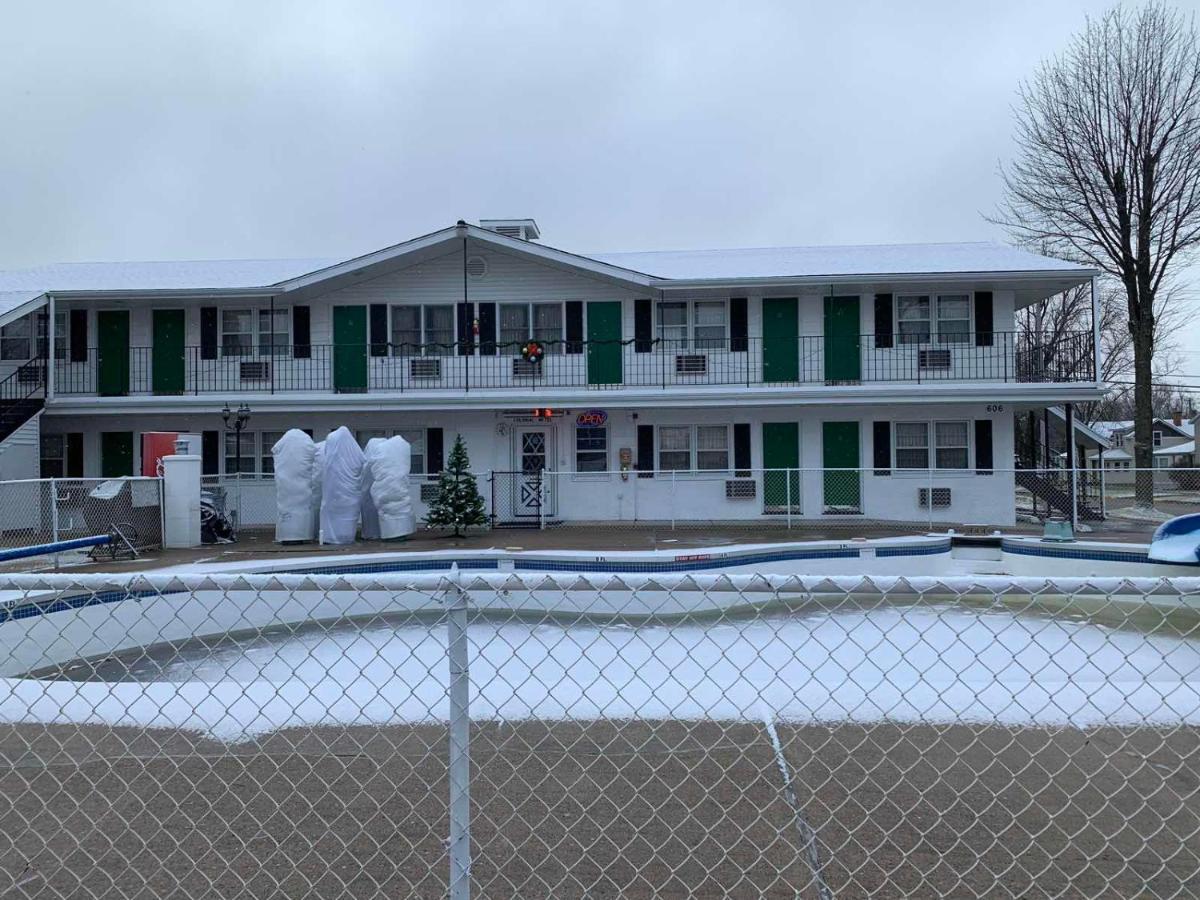 Colonial Motel Wisconsin Dells Extérieur photo